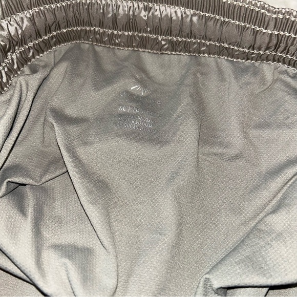 Aerie Offline Metallic Pocket Windbreaker Shorts Gray XL NWT - Picture 4 of 4